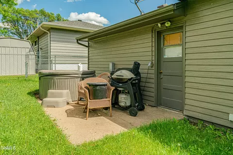 1512 Harmon Ave, Bismarck, ND 58501 photo 20