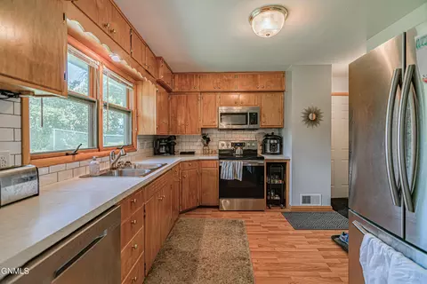 1512 Harmon Ave, Bismarck, ND 58501 photo 8