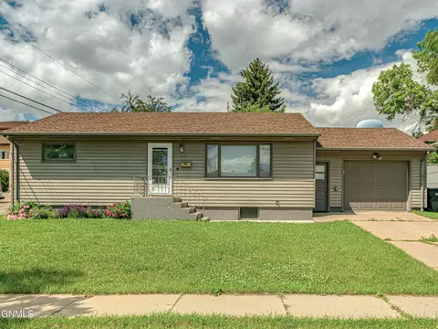 1512 Harmon Ave, Bismarck, ND 58501 photo 1