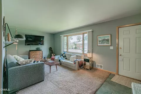 1512 Harmon Ave, Bismarck, ND 58501 photo 2