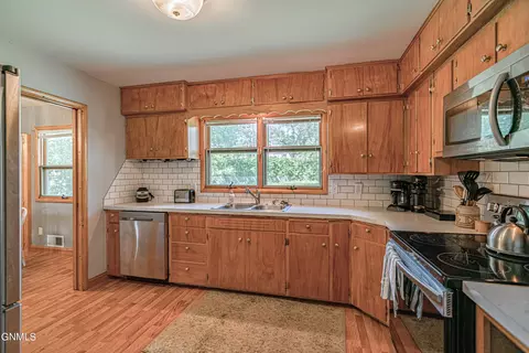 1512 Harmon Ave, Bismarck, ND 58501 photo 9