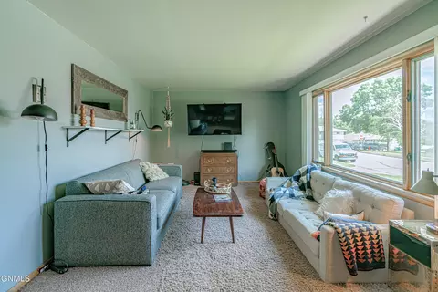 1512 Harmon Ave, Bismarck, ND 58501 photo 3