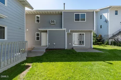 2982 Warwick Loop, Bismarck, ND 58504 photo 2