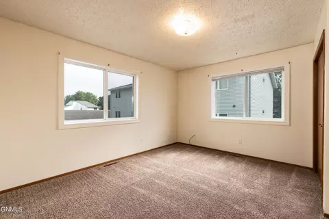 2982 Warwick Loop, Bismarck, ND 58504 photo 12