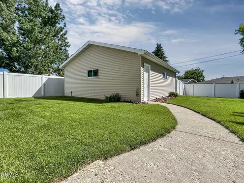 1220 9th Ave W, Williston, ND 58801 photo 33