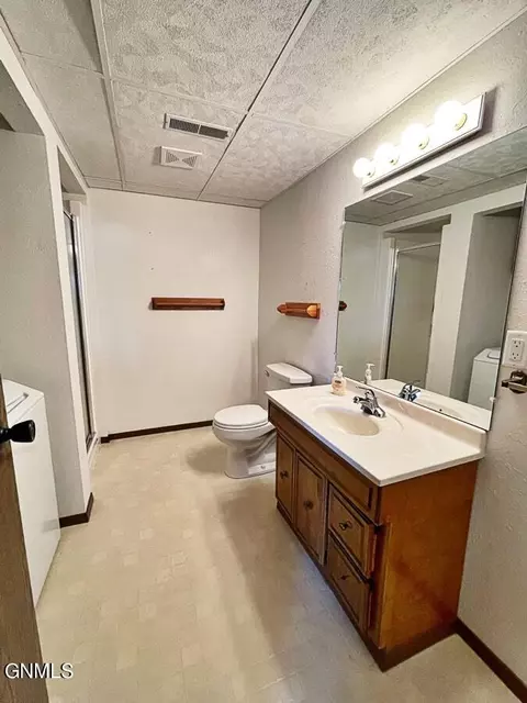 1002 9th Ave W, Williston, ND 58801 photo 31