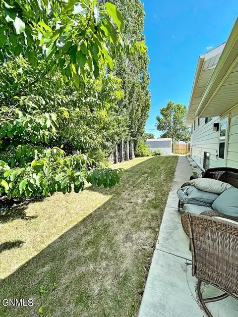 1002 9th Ave W, Williston, ND 58801 photo 35