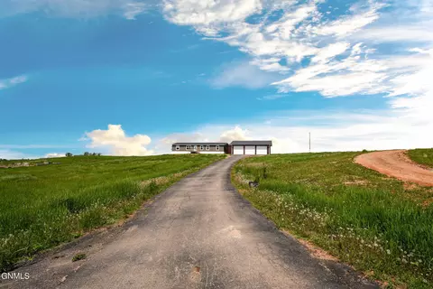 13121 48t Way NW, Williston, ND 58801 photo 1