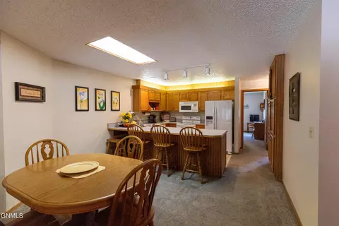 430 E Brandon Dr, Bismarck, ND 58503 photo 4