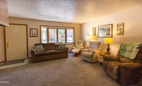 430 E Brandon Dr, Bismarck, ND 58503 photo 2