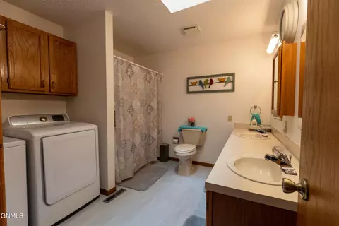 430 E Brandon Dr, Bismarck, ND 58503 photo 9
