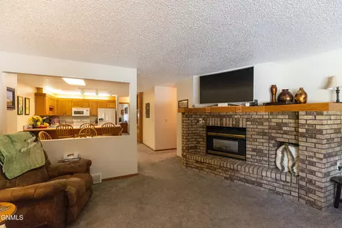 430 E Brandon Dr, Bismarck, ND 58503 photo 3
