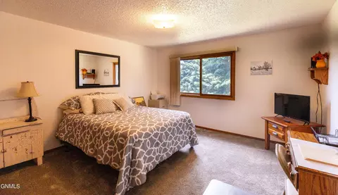 430 E Brandon Dr, Bismarck, ND 58503 photo 8