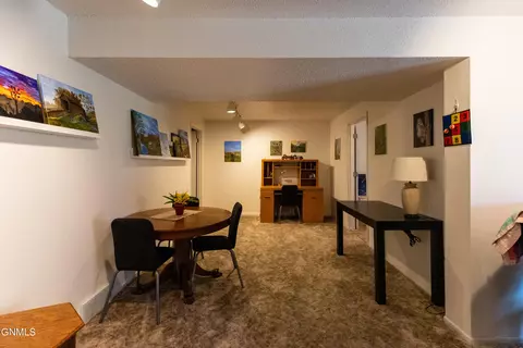 430 E Brandon Dr, Bismarck, ND 58503 photo 11