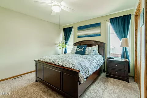 308 Stuttgart Dr, Bismarck, ND 58504 photo 21