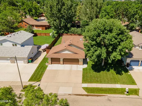 308 Stuttgart Dr, Bismarck, ND 58504 photo 44