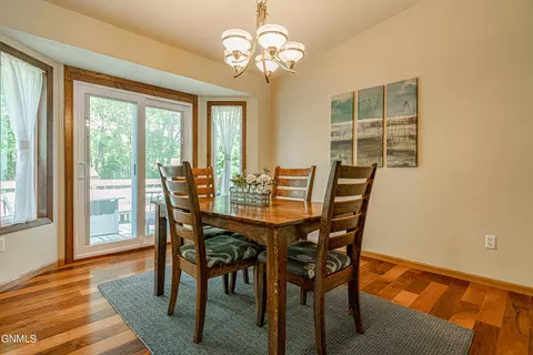 308 Stuttgart Dr, Bismarck, ND 58504 photo 4