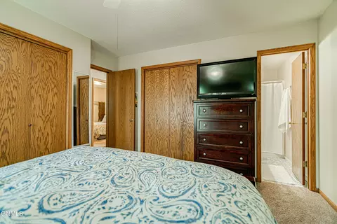 308 Stuttgart Dr, Bismarck, ND 58504 photo 23