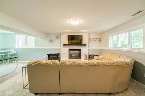 308 Stuttgart Dr, Bismarck, ND 58504 photo 35