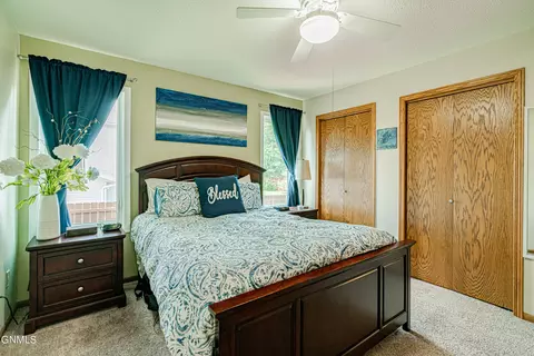 308 Stuttgart Dr, Bismarck, ND 58504 photo 22