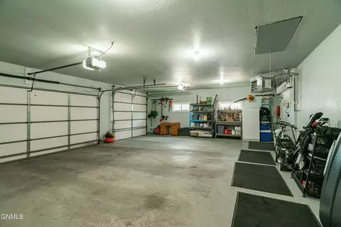 308 Stuttgart Dr, Bismarck, ND 58504 photo 10
