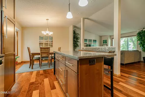 308 Stuttgart Dr, Bismarck, ND 58504 photo 19