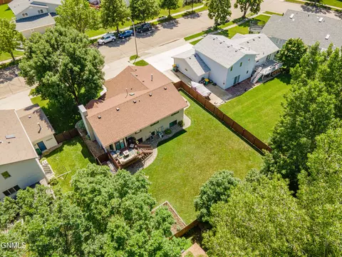 308 Stuttgart Dr, Bismarck, ND 58504 photo 45