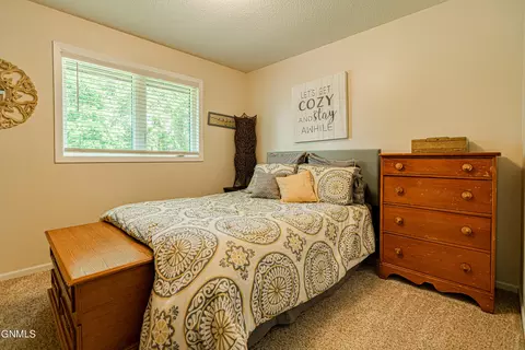 308 Stuttgart Dr, Bismarck, ND 58504 photo 25