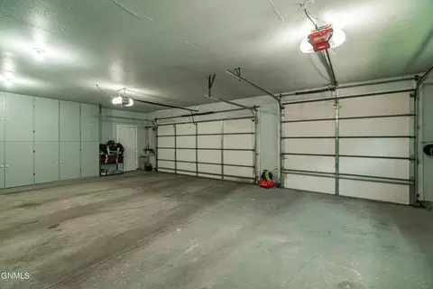 308 Stuttgart Dr, Bismarck, ND 58504 photo 40