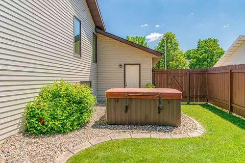 308 Stuttgart Dr, Bismarck, ND 58504 photo 51