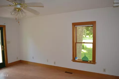 206 3rd St SE, Moffit, ND 58560 photo 25