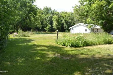 206 3rd St SE, Moffit, ND 58560 photo 8
