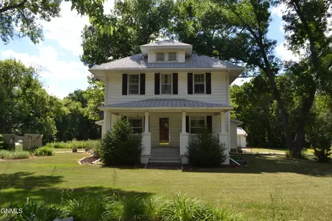 206 3rd St SE, Moffit, ND 58560 photo 3