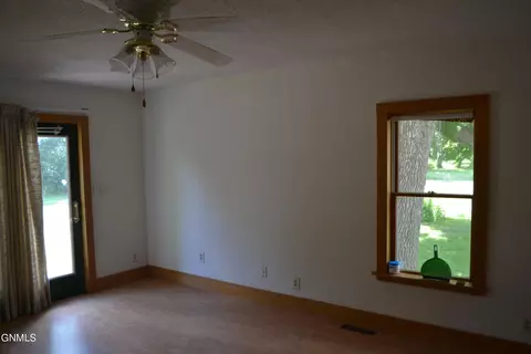 206 3rd St SE, Moffit, ND 58560 photo 26