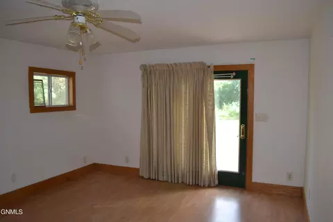 206 3rd St SE, Moffit, ND 58560 photo 24