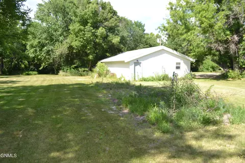 206 3rd St SE, Moffit, ND 58560 photo 10