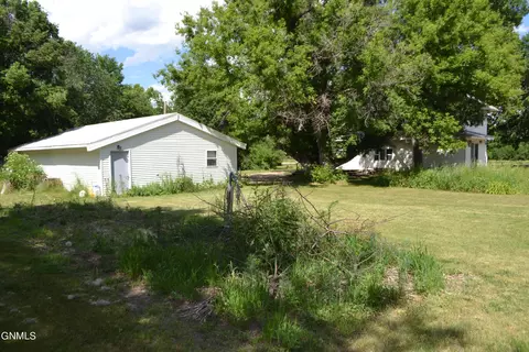 206 3rd St SE, Moffit, ND 58560 photo 11