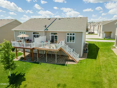 1737 Calgary Loop, Bismarck, ND 58503 photo 61
