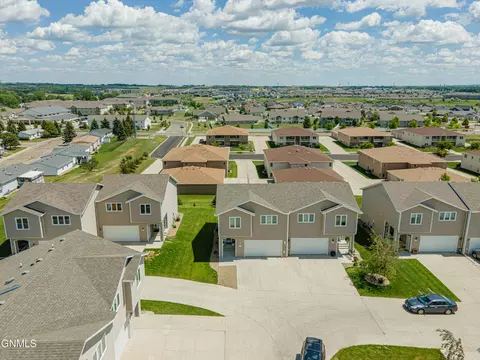1737 Calgary Loop, Bismarck, ND 58503 photo 72