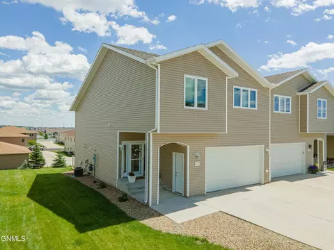 1737 Calgary Loop, Bismarck, ND 58503 photo 70