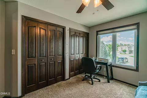 1737 Calgary Loop, Bismarck, ND 58503 photo 44