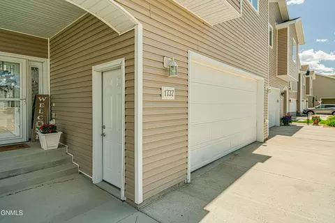 1737 Calgary Loop, Bismarck, ND 58503 photo 3