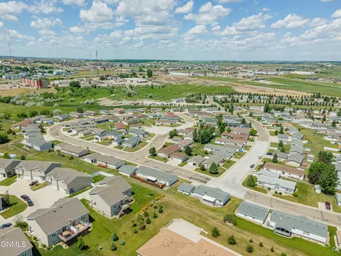 1737 Calgary Loop, Bismarck, ND 58503 photo 68
