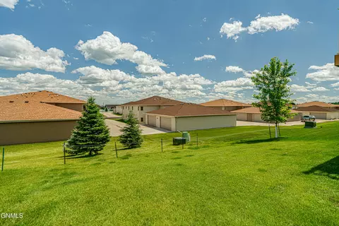 1737 Calgary Loop, Bismarck, ND 58503 photo 9