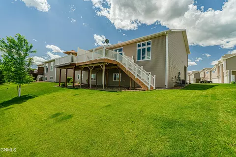 1737 Calgary Loop, Bismarck, ND 58503 photo 8