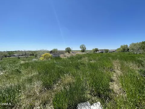 4825 Southview St, Williston, ND 58801 photo 2