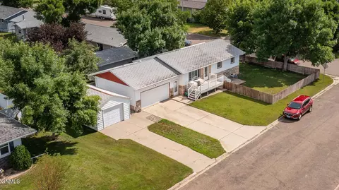606 Cypress Dr, Beulah, ND 58523 photo 33