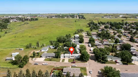 606 Cypress Dr, Beulah, ND 58523 photo 35