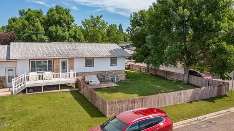 606 Cypress Dr, Beulah, ND 58523 photo 31