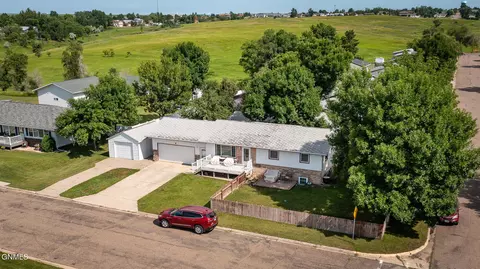 606 Cypress Dr, Beulah, ND 58523 photo 34